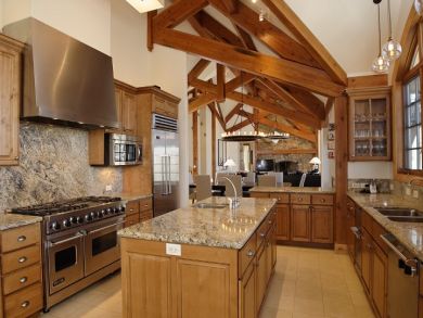 A luxury Ski Retreat with Five Bedrooms and a Great Interior
